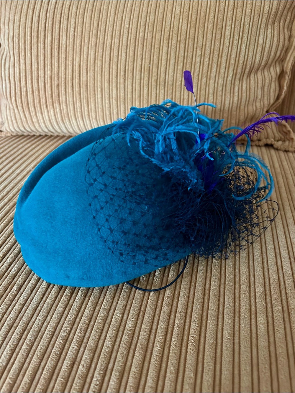 Stunning Vintage Teal Fascinator Hat w/ birdcage veil and feather accents